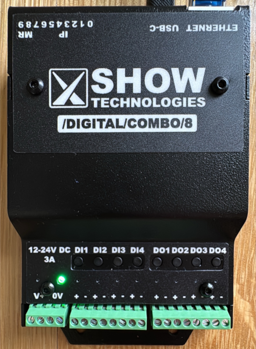 /digital/combo/8 plugged into USB-C power and connected to a network